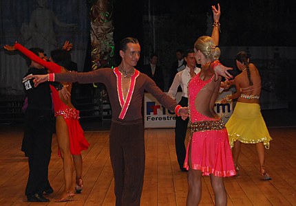 cursuri dans sportiv bucuresti copii adulti nunta salon dans sala dans club dans scoala dans sportiv - dansatori profesionisti evenimente nunta vals miri
