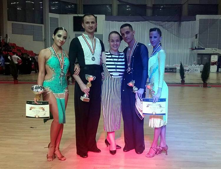 Diana, Mihai, Melania, Stelian, Gabriela club de dans